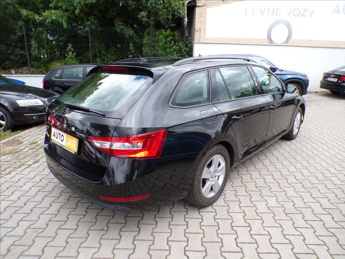 skoda-superb-2-0-tdi-navigace - 4