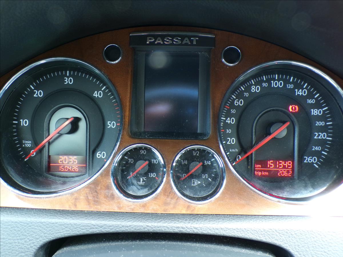 volkswagen-passat-2-0-tdi-highline-xenony - 7