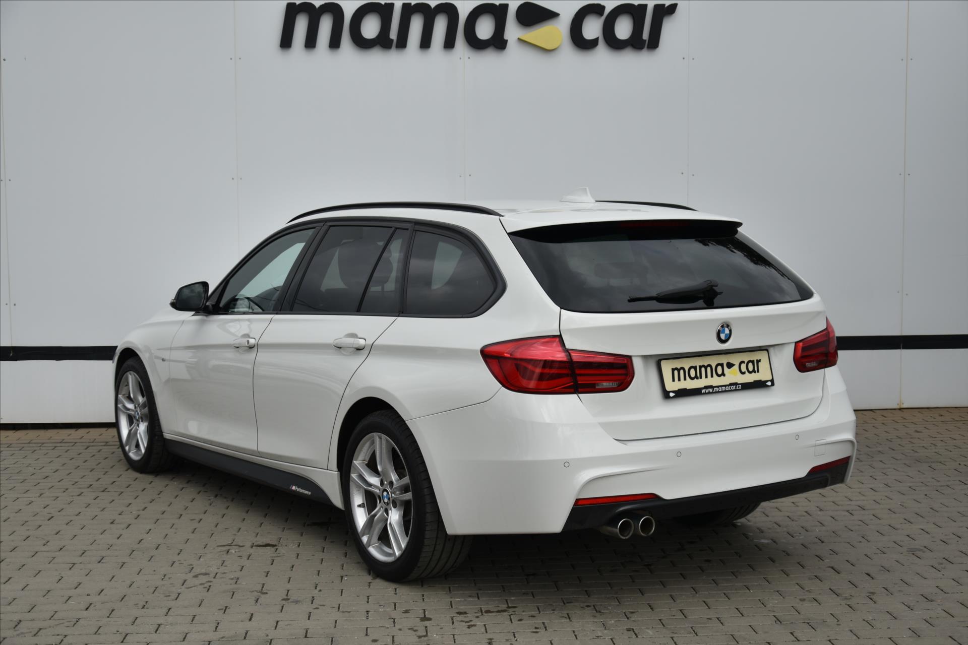 bmw-rada-3-320i-xdrive-135kw-mpaket-cr - 4