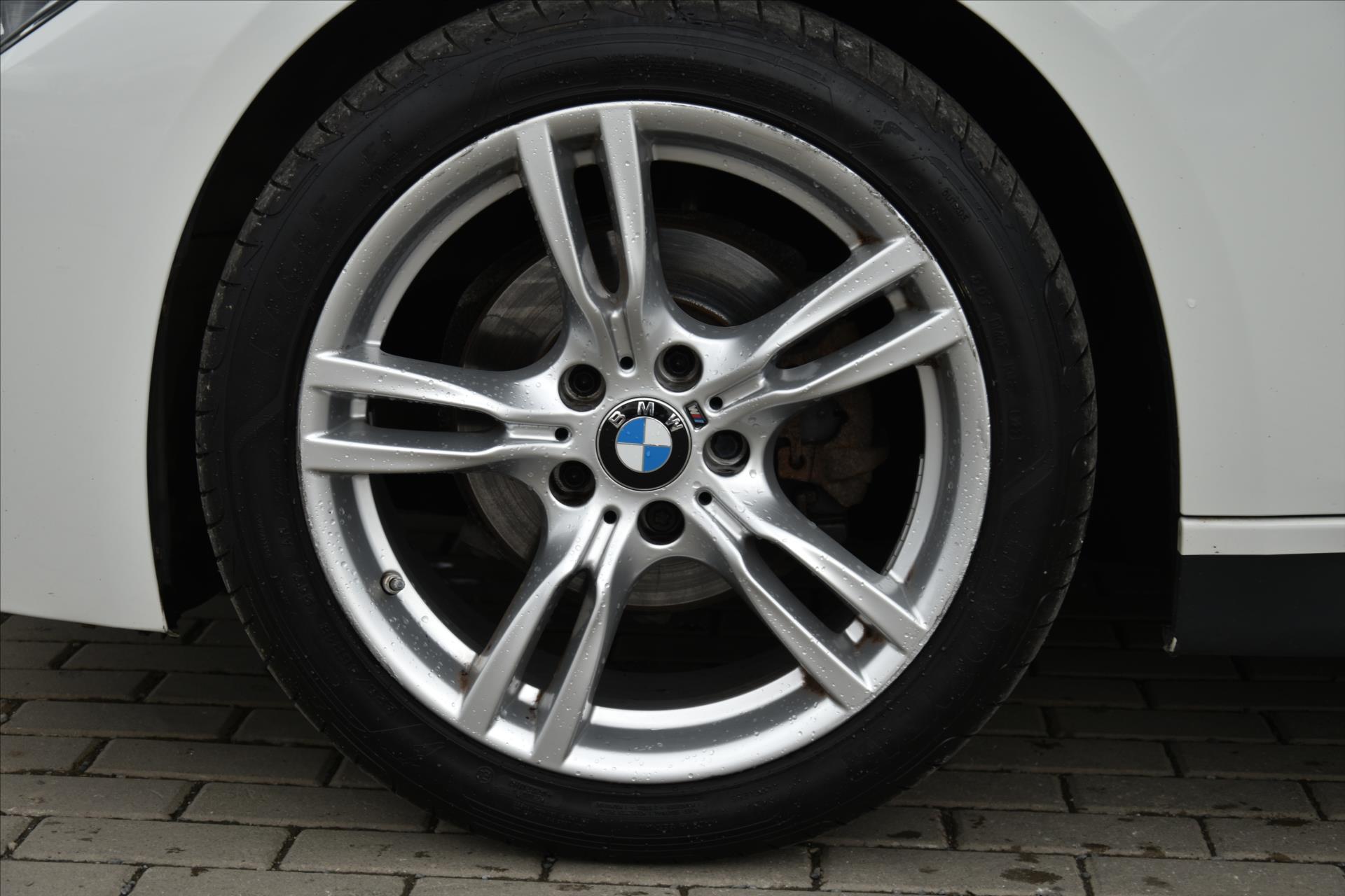 bmw-rada-3-320i-xdrive-135kw-mpaket-cr - 8