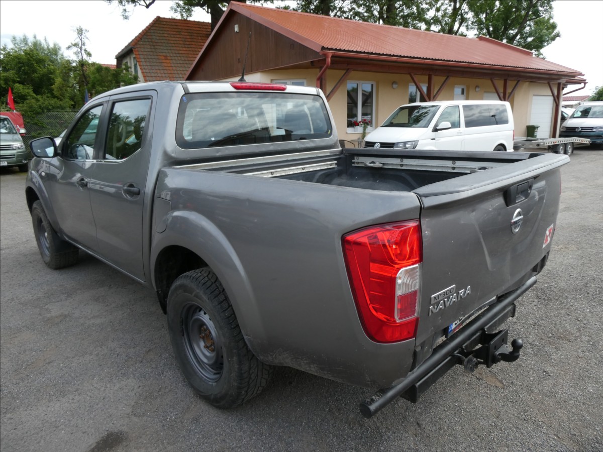 nissan-navara-2-3-dci-1-majitel-dph-4x4-zaves - 4