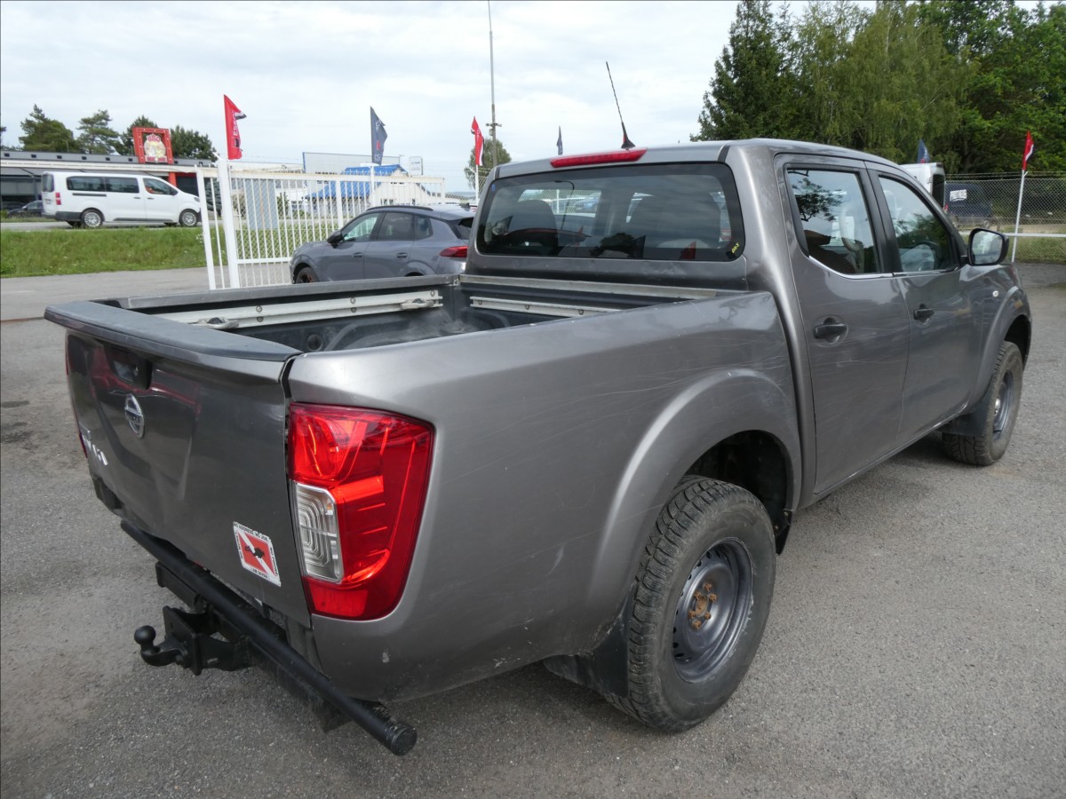 nissan-navara-2-3-dci-1-majitel-dph-4x4-zaves - 6
