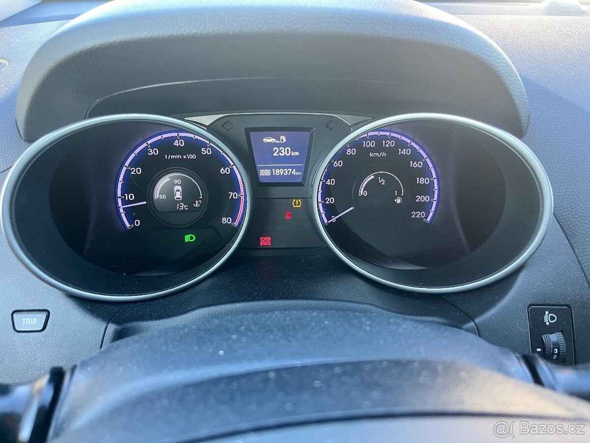hyundai-ix35-2-0-i-16v-120-kw-189-000-km - 2