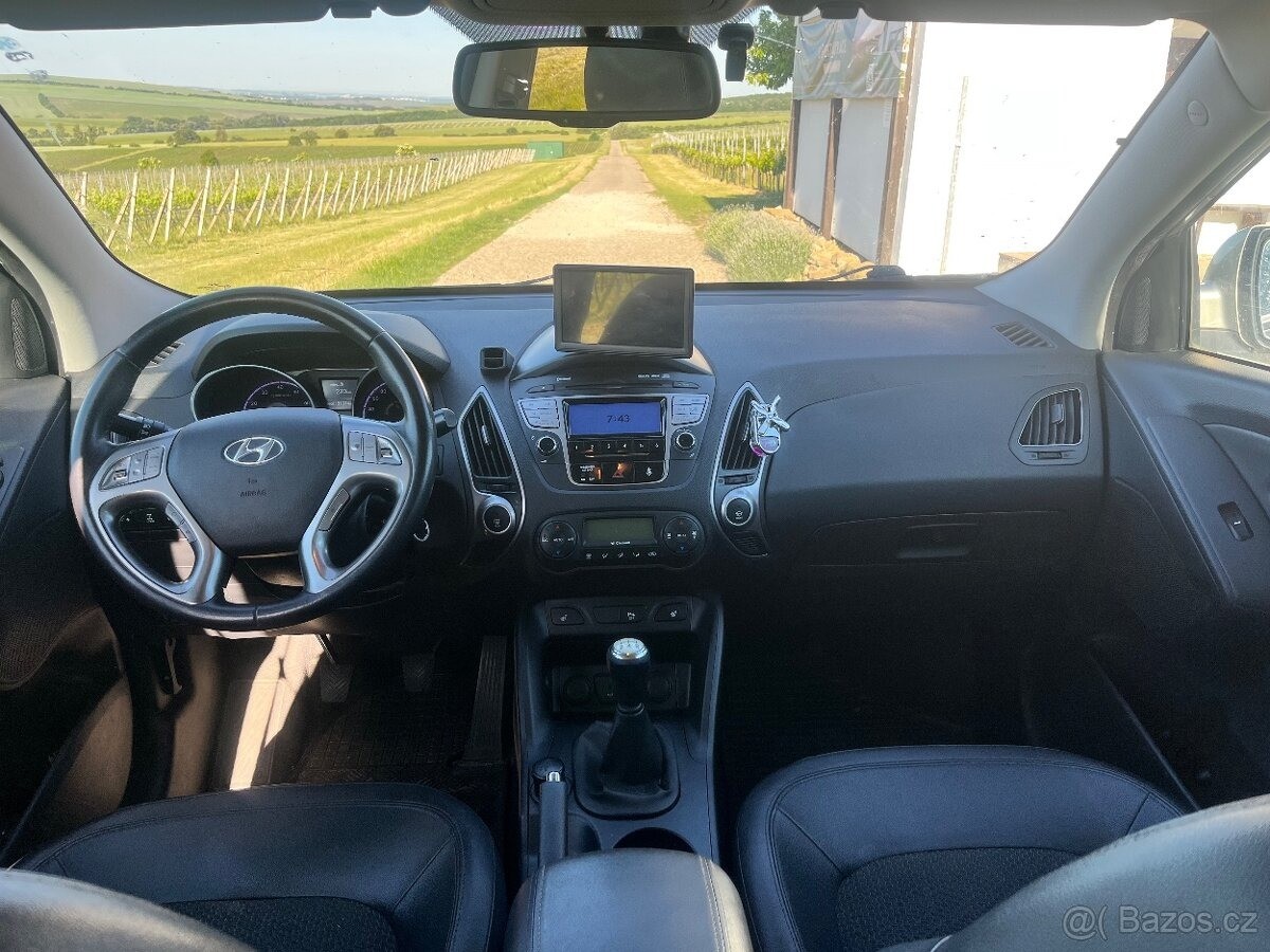 hyundai-ix35-2-0-i-16v-120-kw-189-000-km - 3