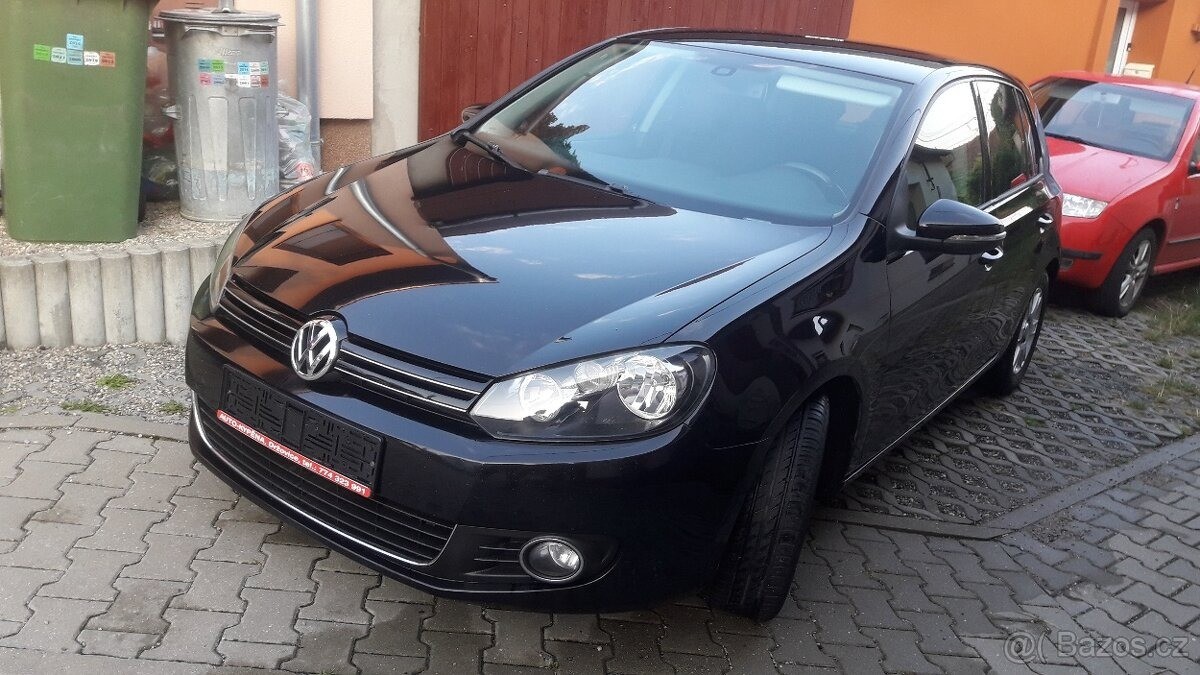 Volkswagen Golf 2,0   Tdi highline, tažné, klima