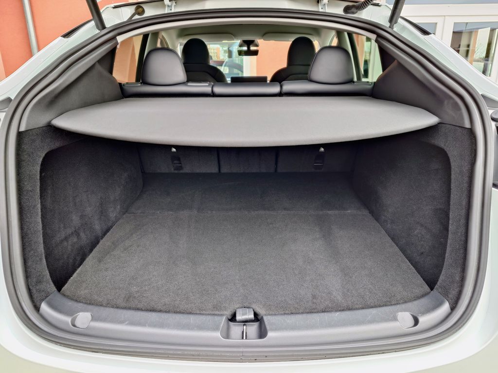 tesla-model-y-standard-plus-rwd-220kw-soh-95 - 8
