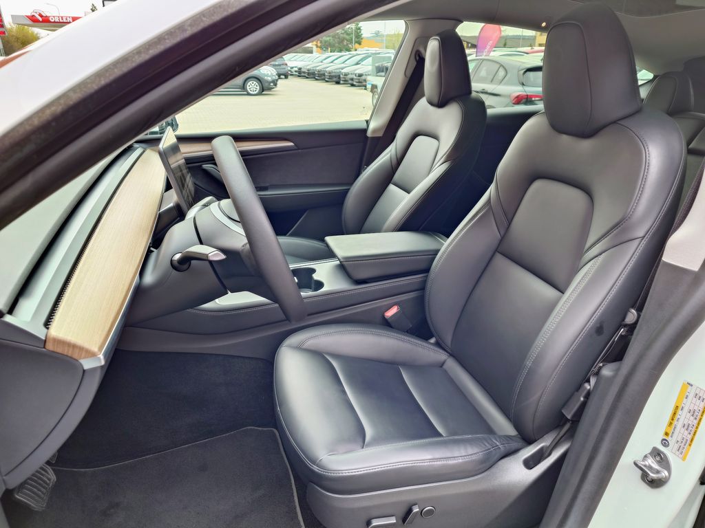tesla-model-y-standard-plus-rwd-220kw-soh-95 - 9