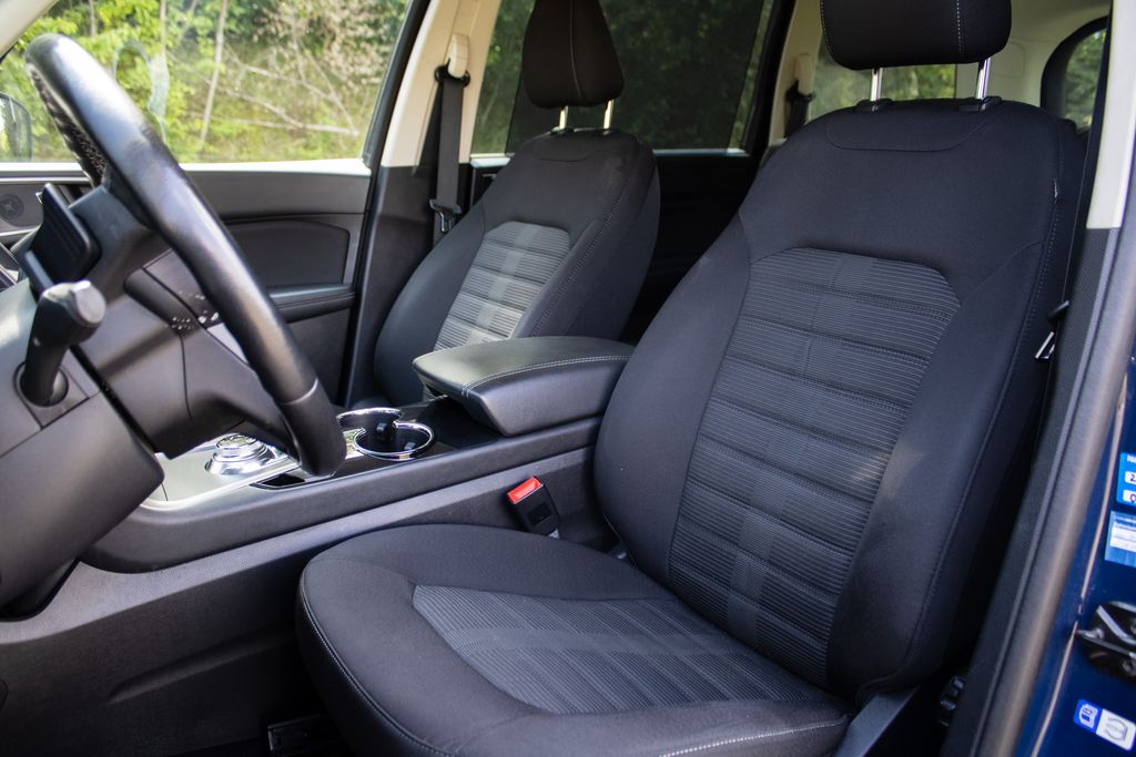 ford-galaxy-business - 8