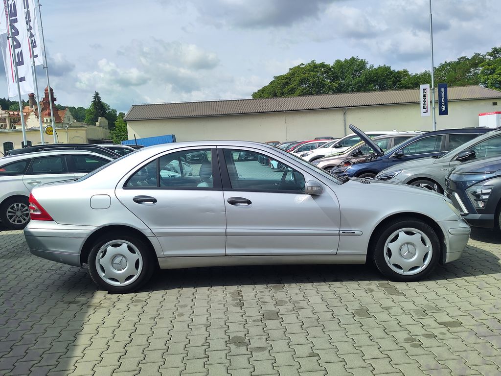 mercedes-benz-tridy-c-c200-2-0-120kw-classic - 3