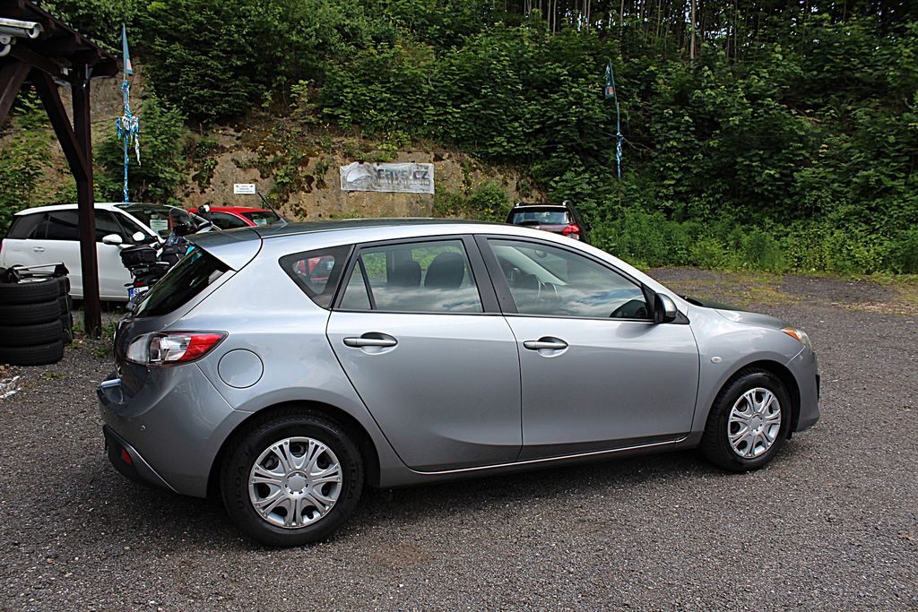 mazda-3-1-6i-77-kw-serv-knizka - 5