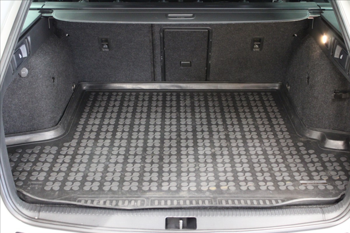 skoda-octavia-2-0-tdi-rs-4x4-dsg-top-virtual - 4