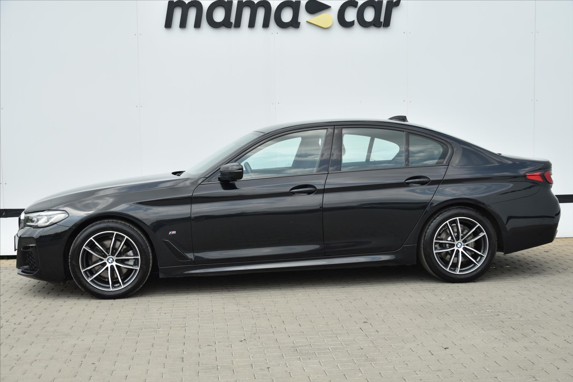 bmw-rada-5-520d-xdrive-m-paket-dph-cr - 3