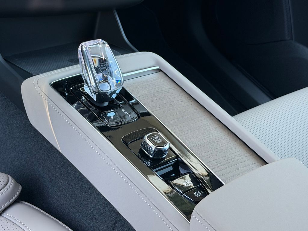 volvo-xc90-plus-b5-kamery-360-ventilace-skladem - 8