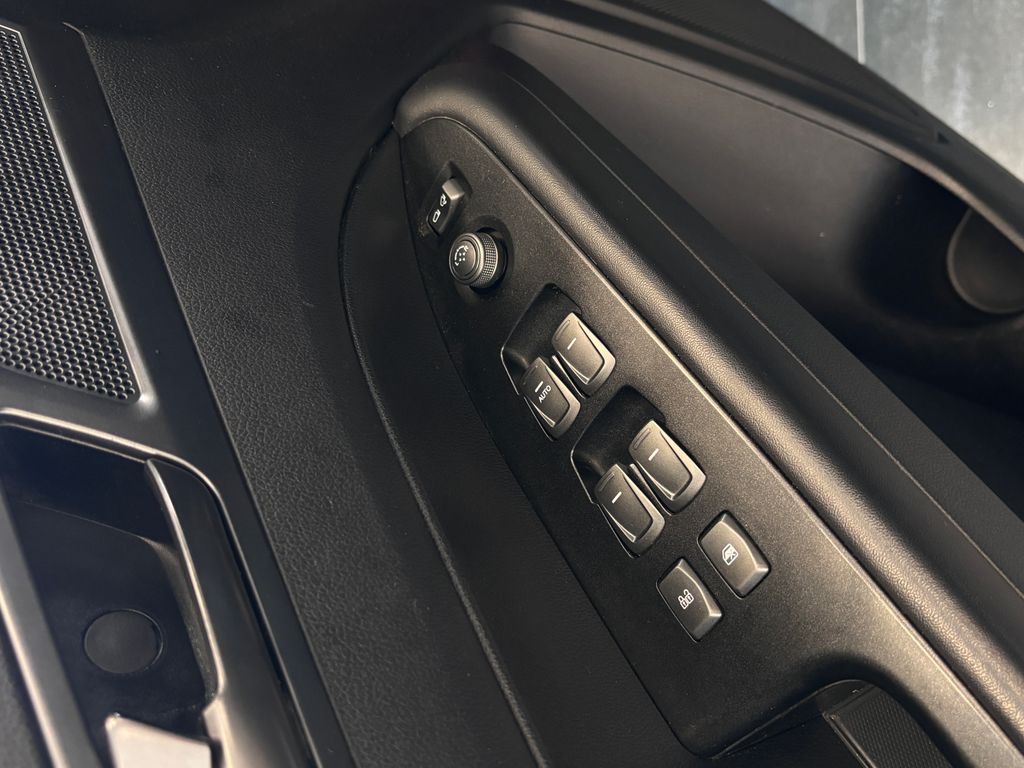 ssangyong-musso-2-2-e-xdi-1-majitel-cr-4x4 - 7