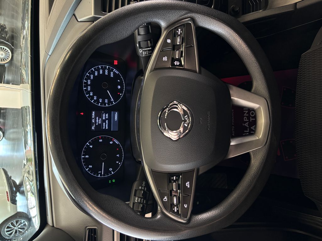 ssangyong-musso-2-2-e-xdi-1-majitel-cr-4x4 - 9