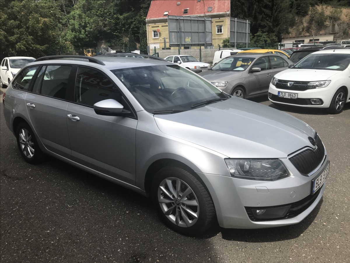 skoda-octavia-1-6-tdi-77kw-style-combi - 4