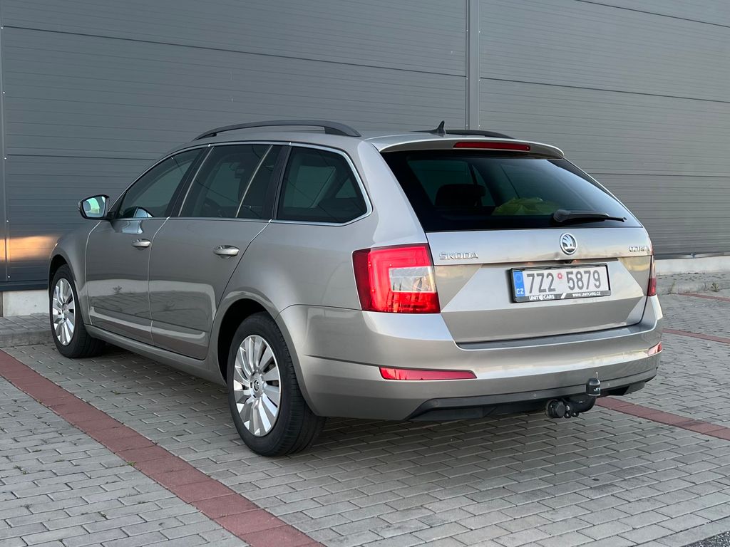 skoda-octavia-1-6-tdi-81kw-style-kamera-p - 5