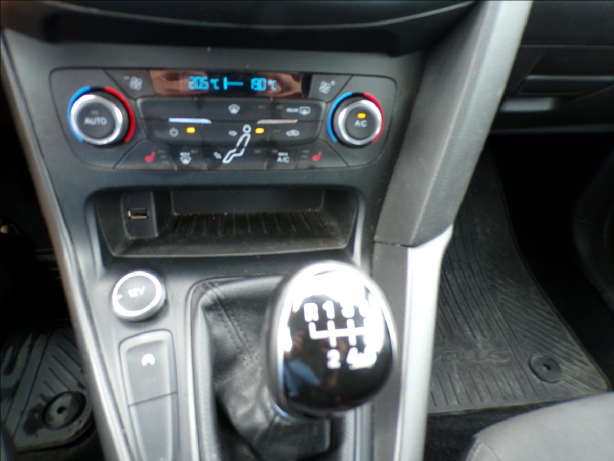 ford-focus-1-0-ecoboost-tempomat-digi-klima - 9