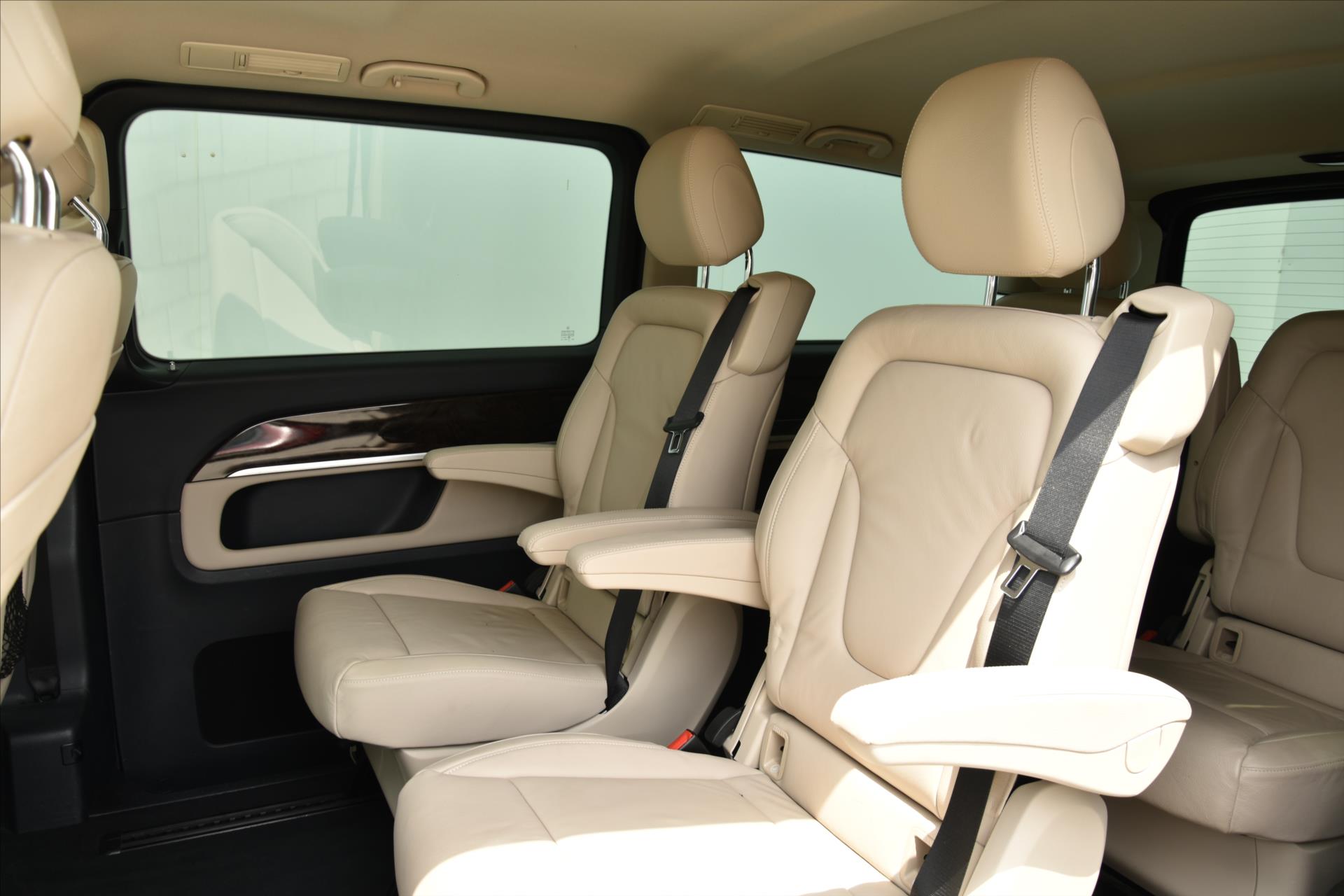 mercedes-benz-tridy-v-250d-4matic-l-avantgarde-cr - 9
