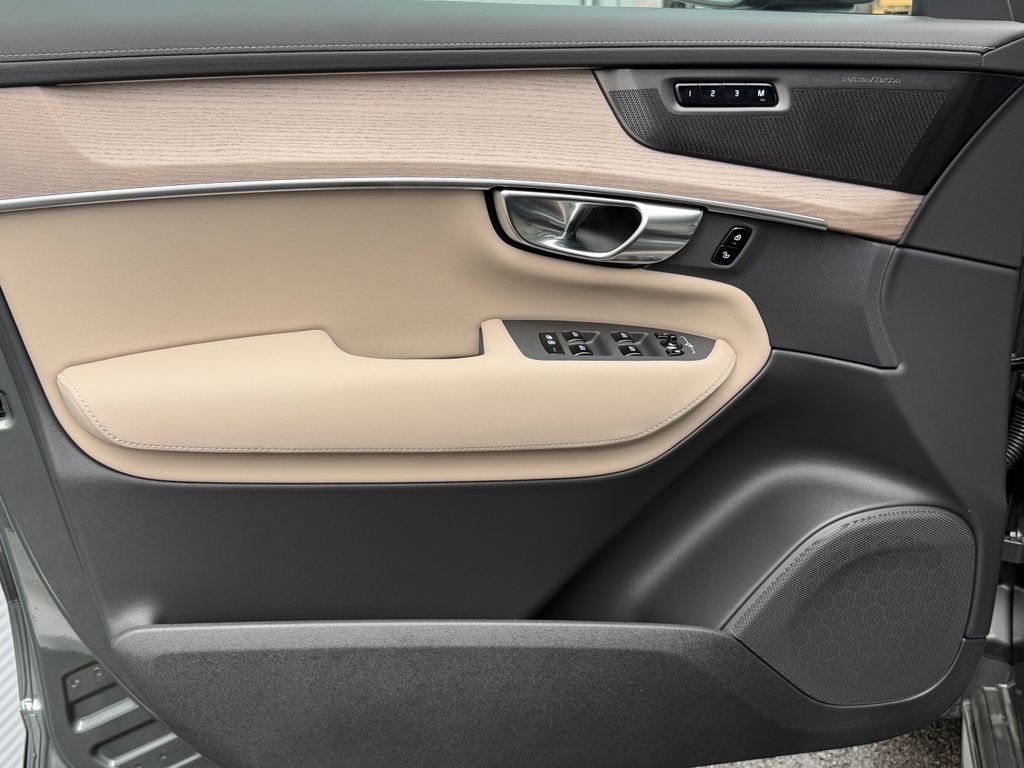volvo-xc90-plus-dark-t8-vzduch-ventilace-skladem - 6