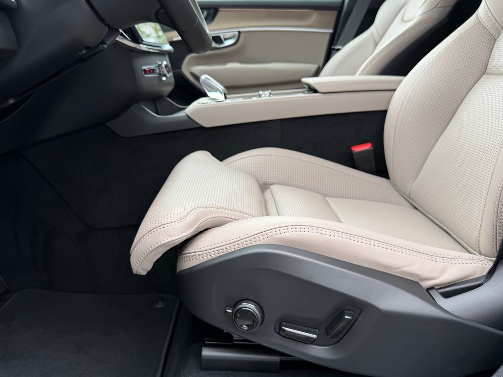 volvo-xc90-plus-dark-t8-vzduch-ventilace-skladem - 8
