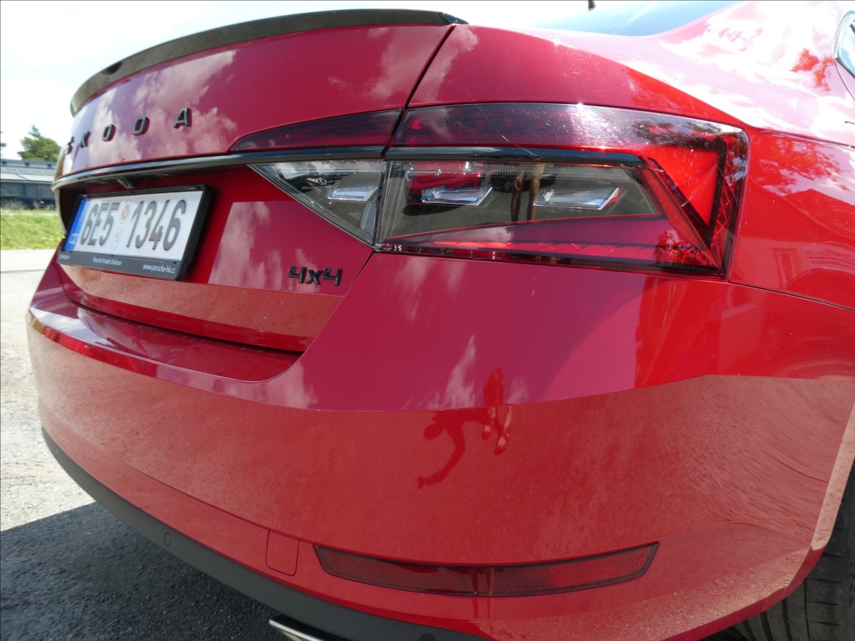 skoda-superb-2-0-tsi-sportline-1maj-webasto - 9