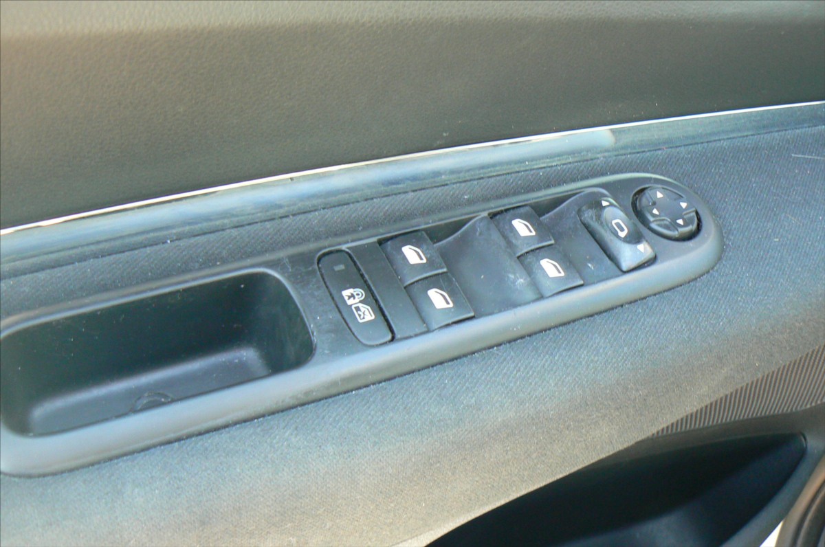 peugeot-3008-1-6-hdi - 8