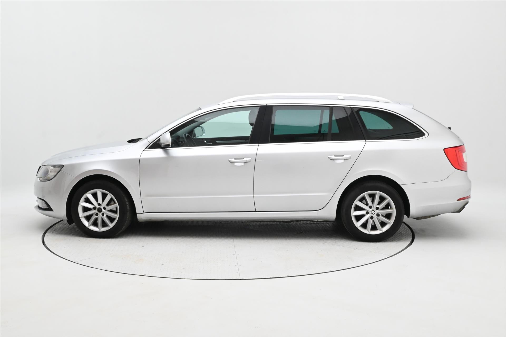 skoda-superb-2-0-tdi-103-kw-ambition-servisni-historie - 7