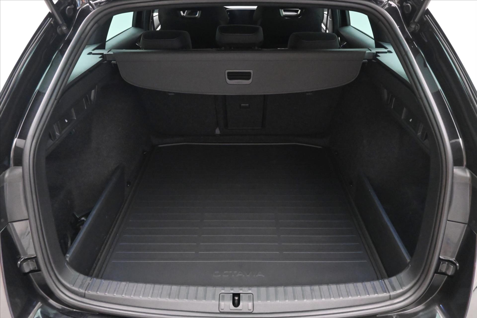 skoda-octavia-2-0-tdi-110-kw-dsg-sportline-zaruka-az-5-let - 9