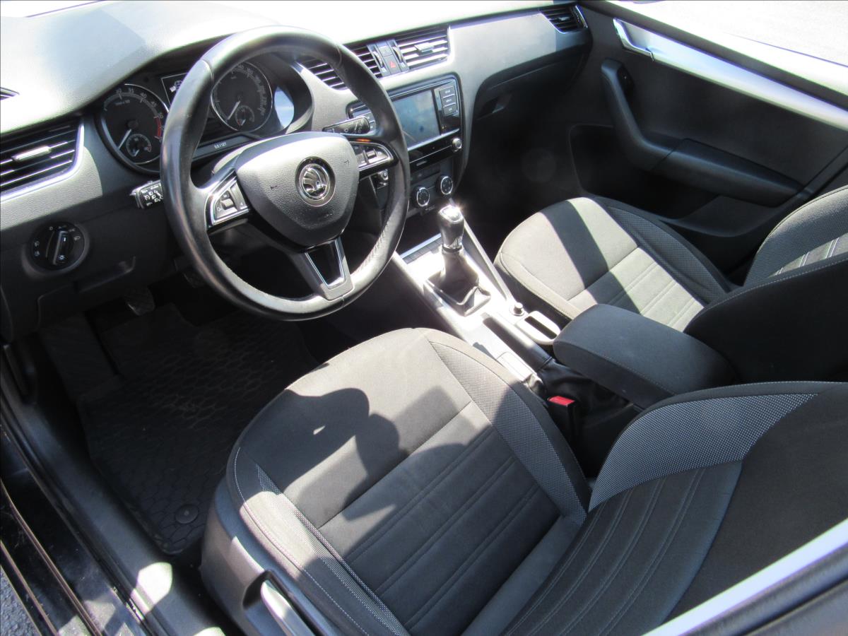 skoda-octavia-1-6-tdi-85kw-style - 8
