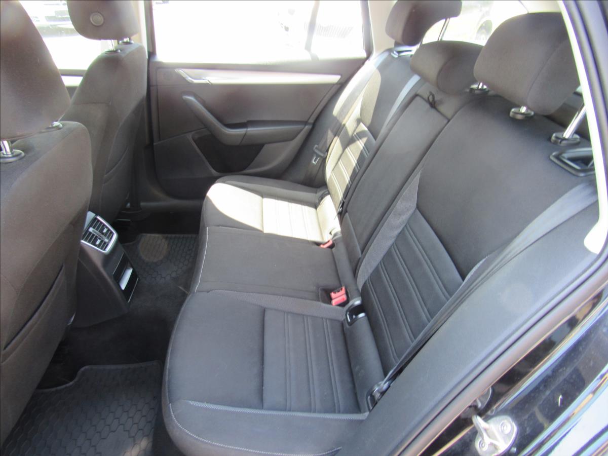 skoda-octavia-1-6-tdi-85kw-style - 9