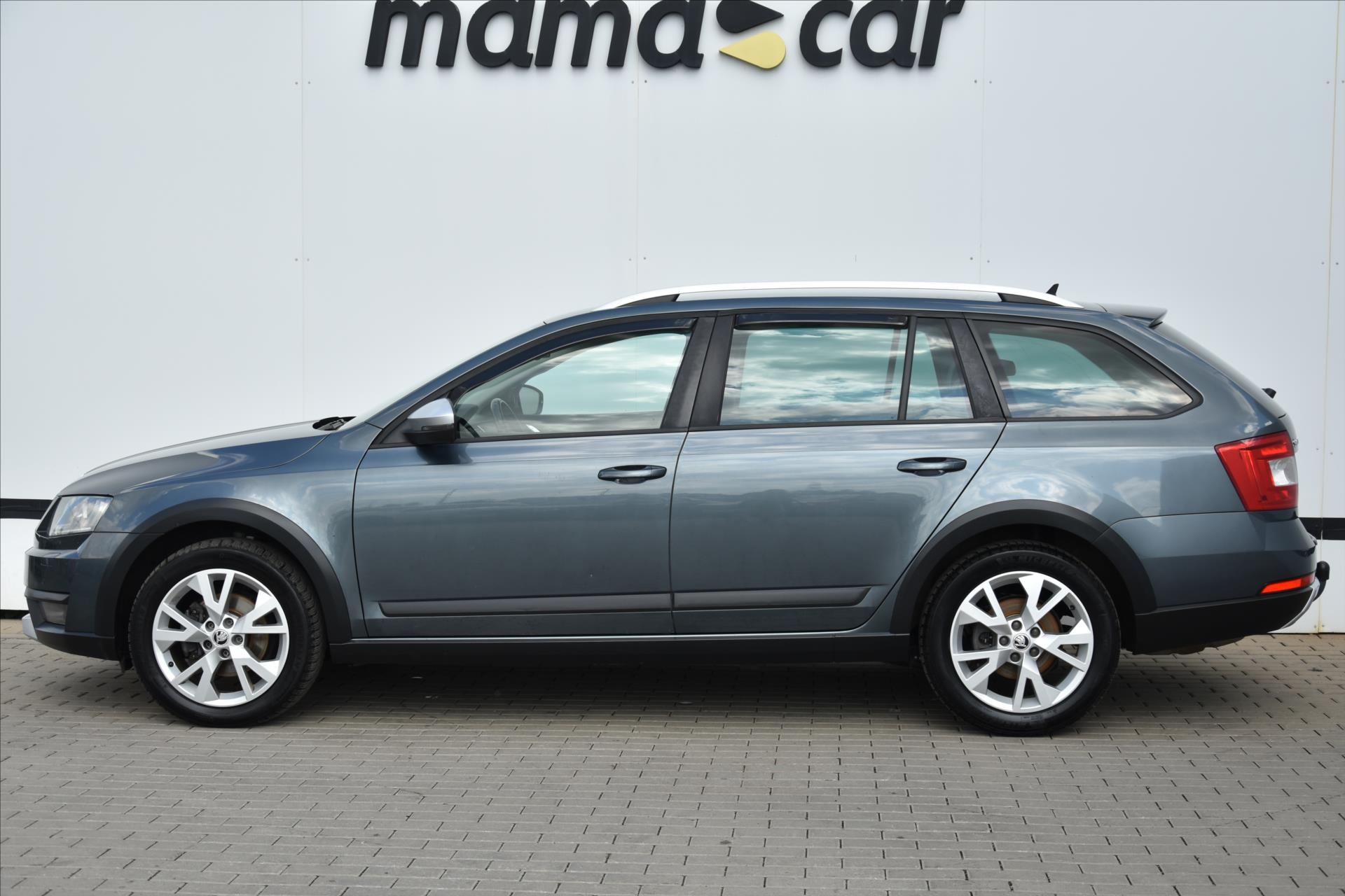 skoda-octavia-scout-2-0tdi-4x4-navi-tazne - 3