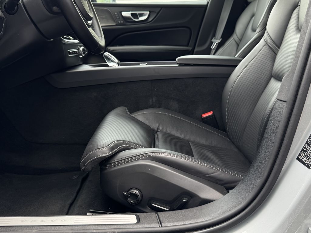 volvo-v60-plus-dark-b4-360-panorama-head-up - 9