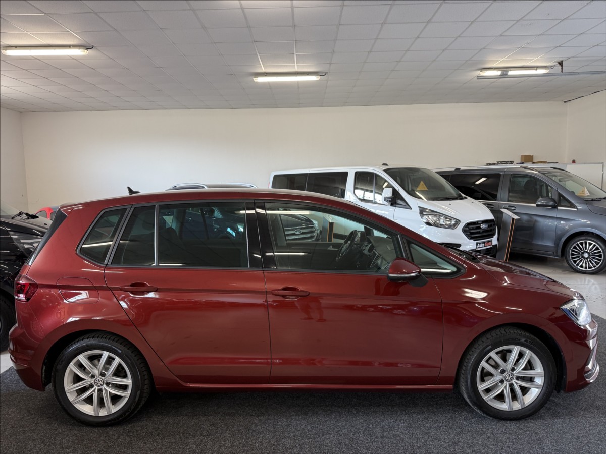 volkswagen-golf-sportsvan-1-5-tsi-nez-topeni-po-servisu - 3