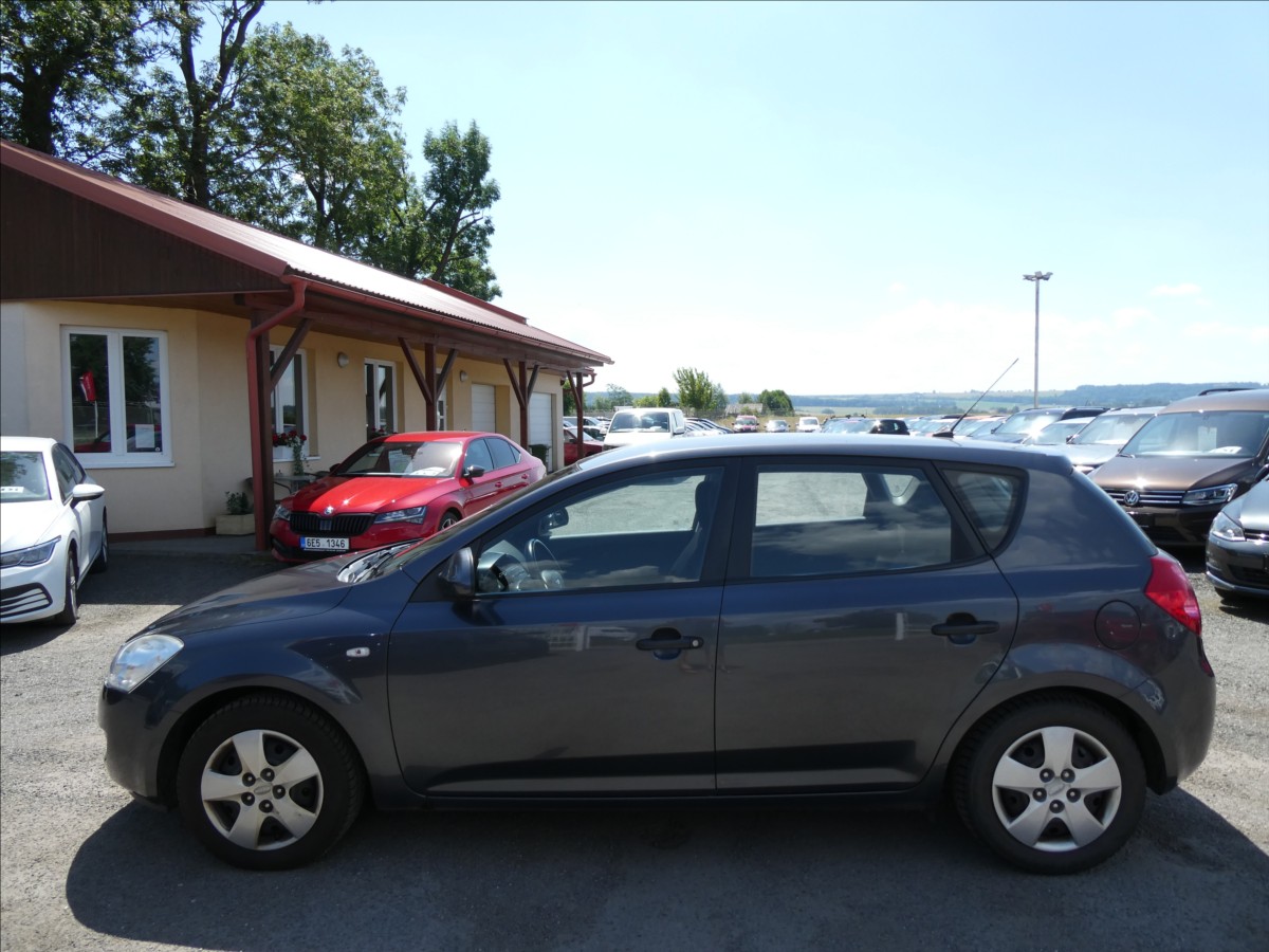 kia-ceed-1-4-i-80kw-klima-1-majitel - 4