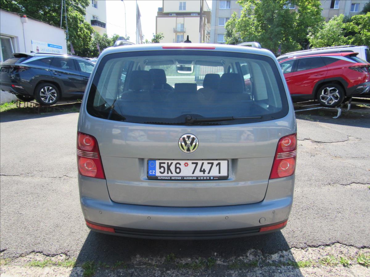 volkswagen-touran-1-9-tdi-77kw-dsg - 4