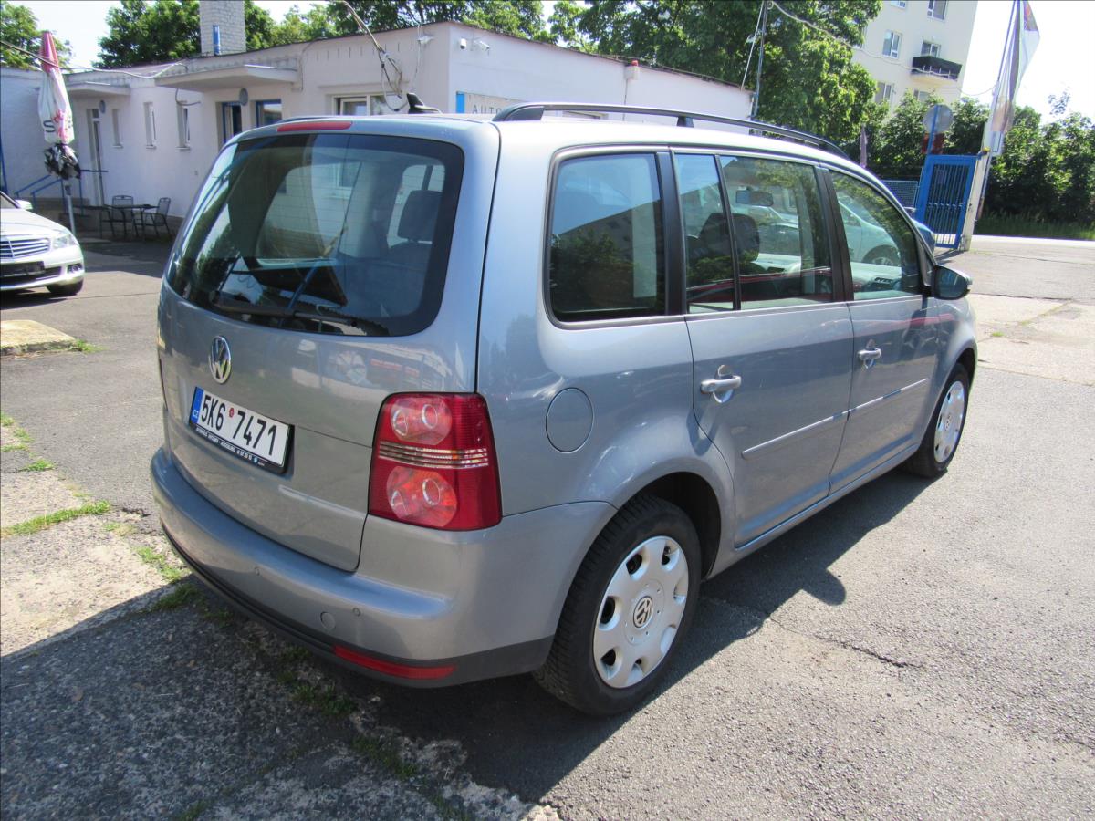 volkswagen-touran-1-9-tdi-77kw-dsg - 5