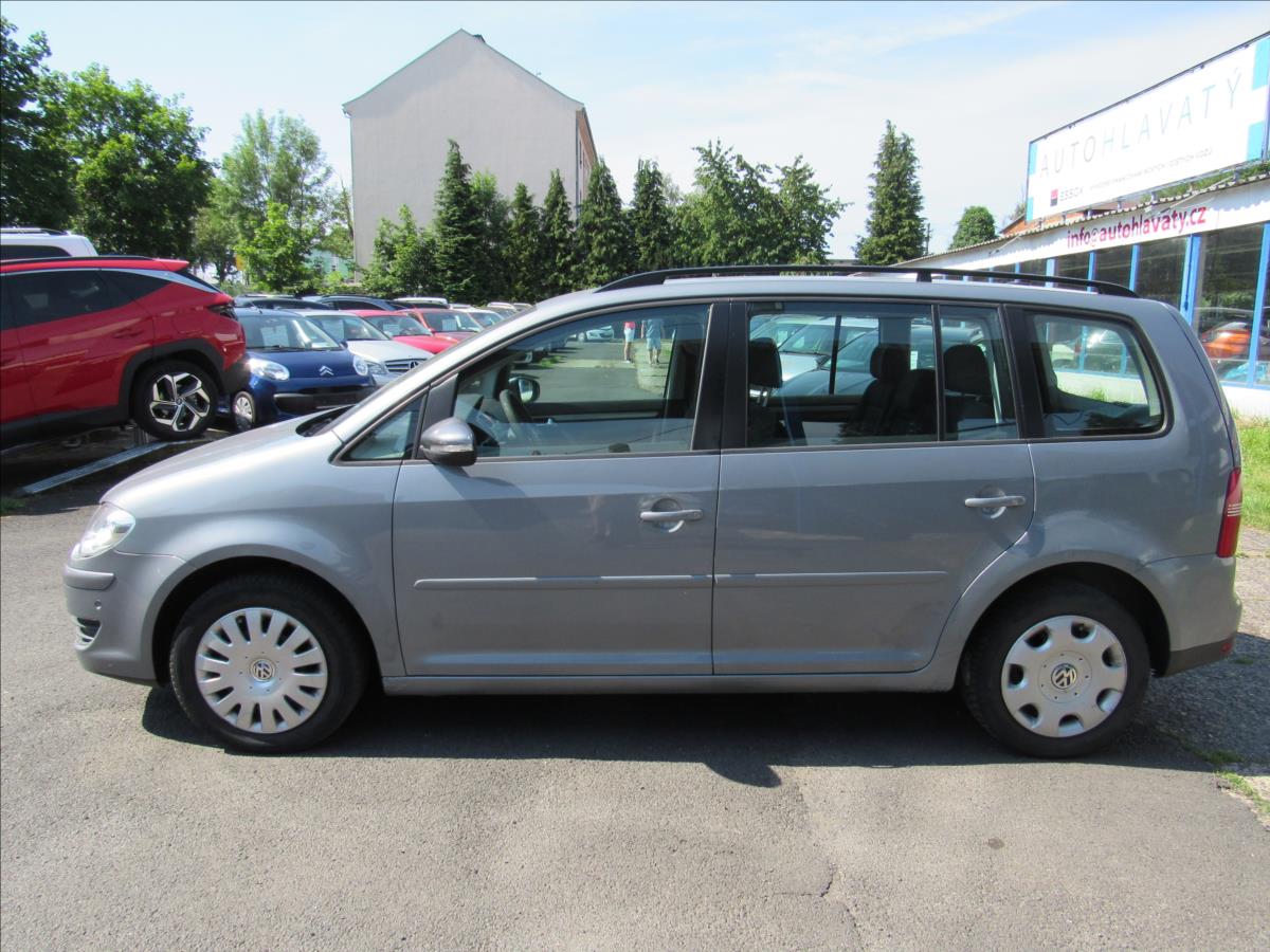 volkswagen-touran-1-9-tdi-77kw-dsg - 6