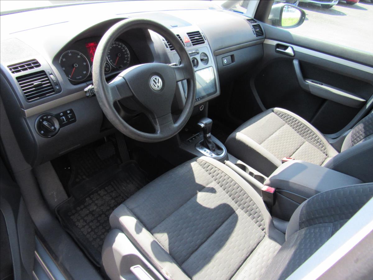 volkswagen-touran-1-9-tdi-77kw-dsg - 8