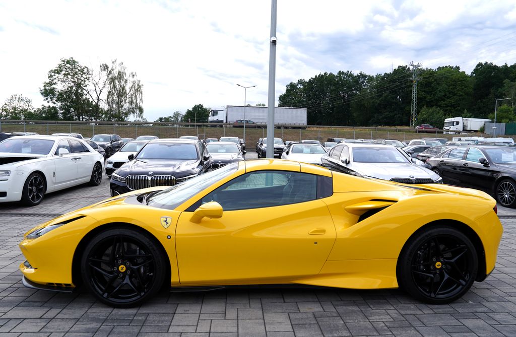 ferrari-f8-spider-6700km-720-ps - 2