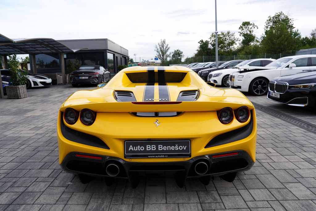 ferrari-f8-spider-6700km-720-ps - 4