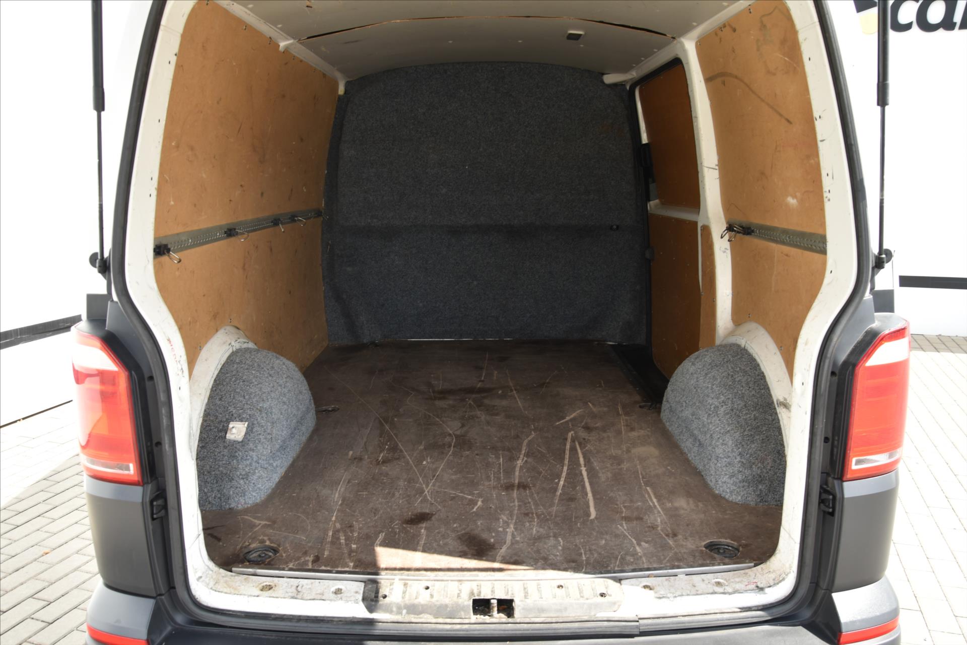 volkswagen-transporter-2-0-tdi-75kw-klima-dph-cr - 9