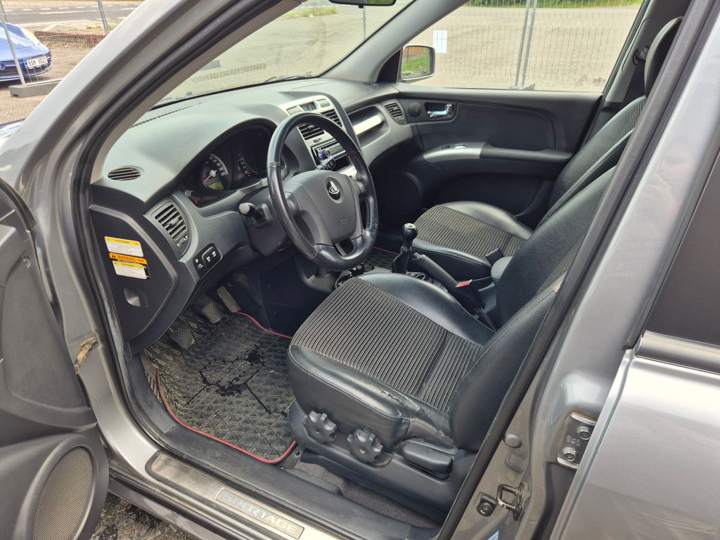 kia-sportage-2-0i-104kw-4x4-klima-tazne - 8
