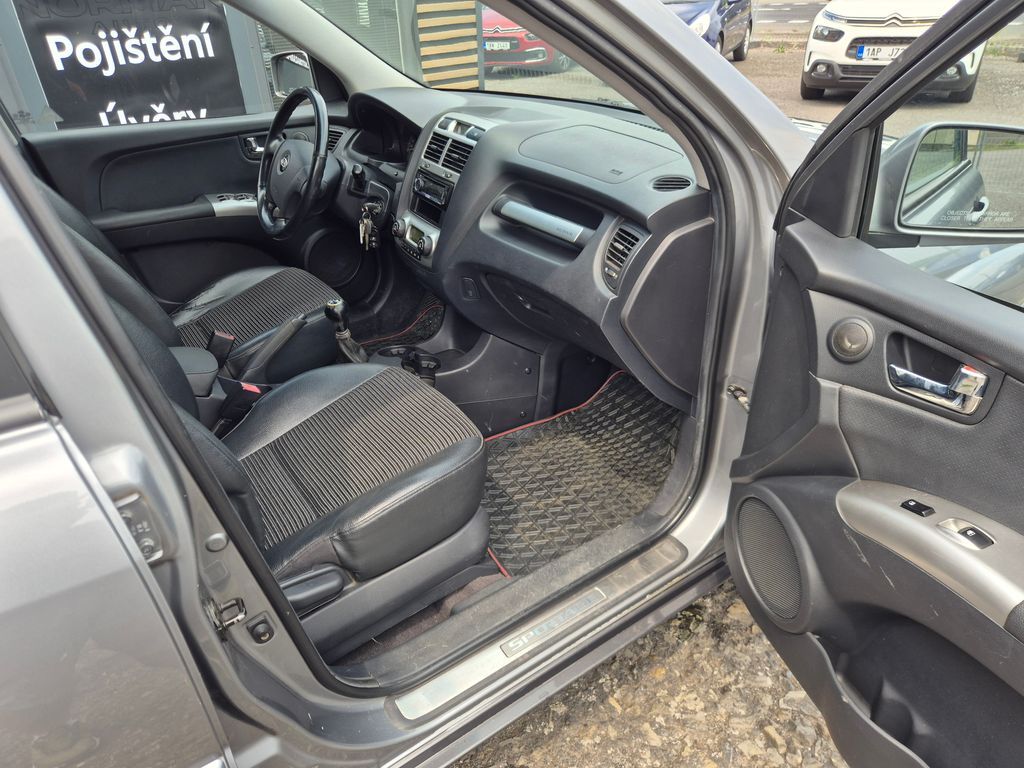 kia-sportage-2-0i-104kw-4x4-klima-tazne - 9