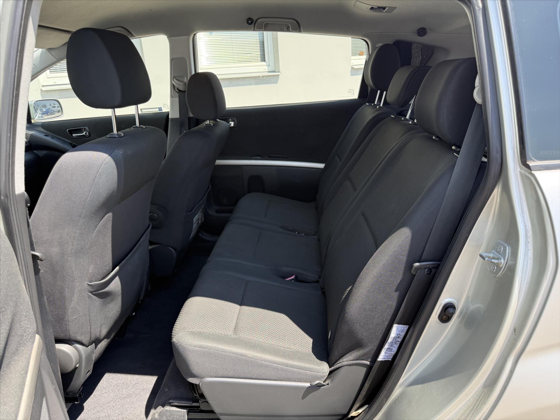 toyota-corolla-verso-1-8 - 9