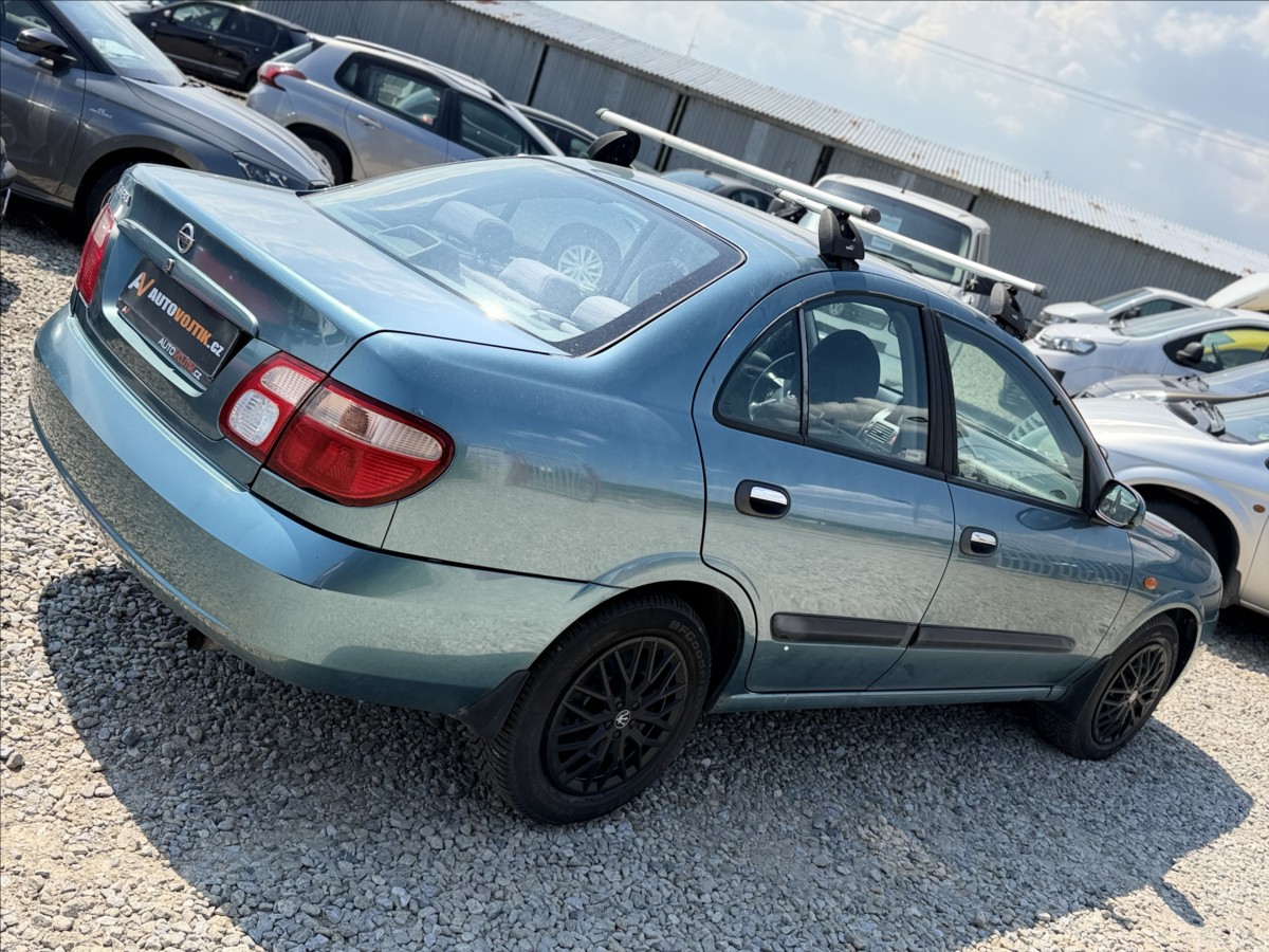 nissan-almera-1-8-i - 4