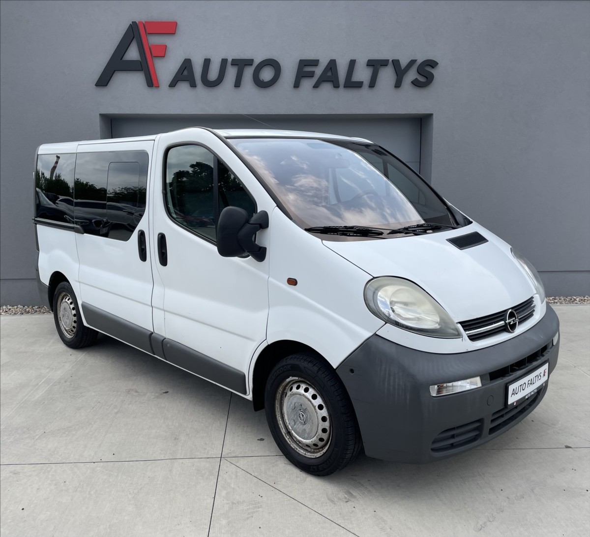 Opel Vivaro 1,9 DCi 74KW 9.MÍST