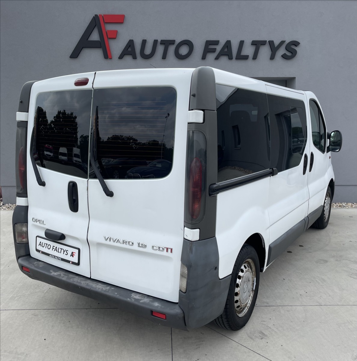 opel-vivaro-1-9-dci-74kw-9-mist - 2
