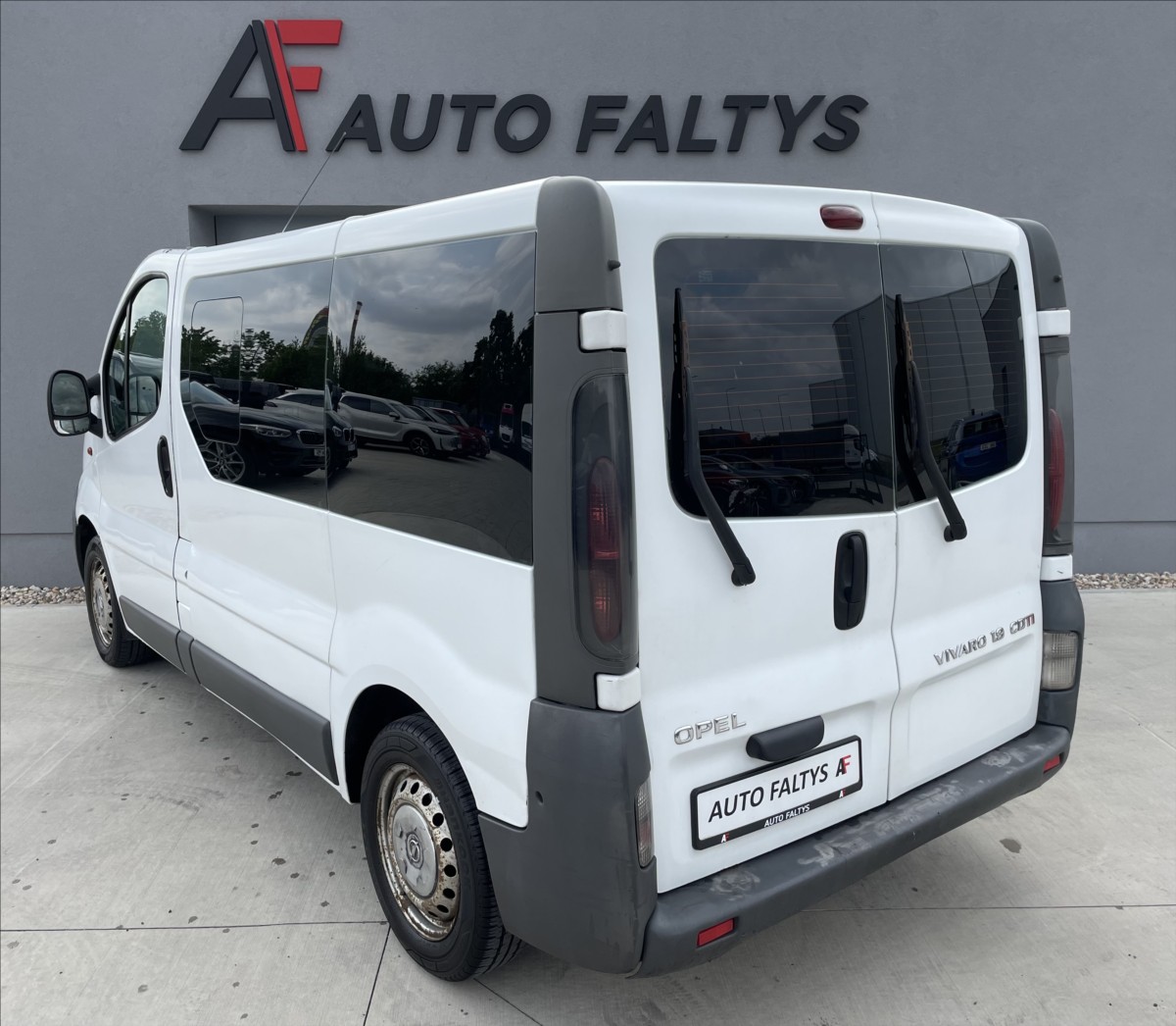 opel-vivaro-1-9-dci-74kw-9-mist - 4