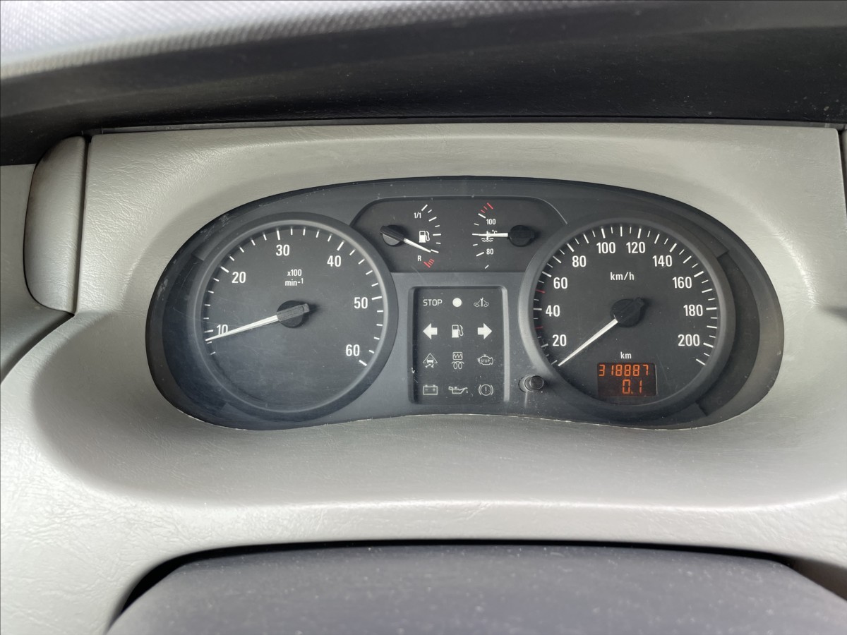 opel-vivaro-1-9-dci-74kw-9-mist - 9